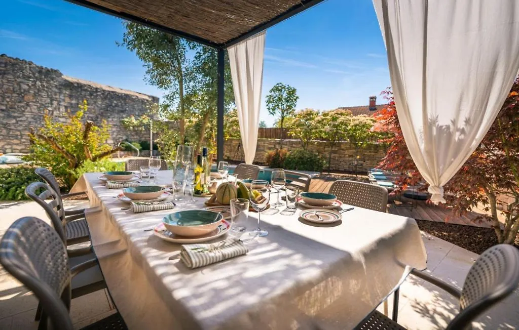 Beautiful Villa Nar With Pool In Žminj