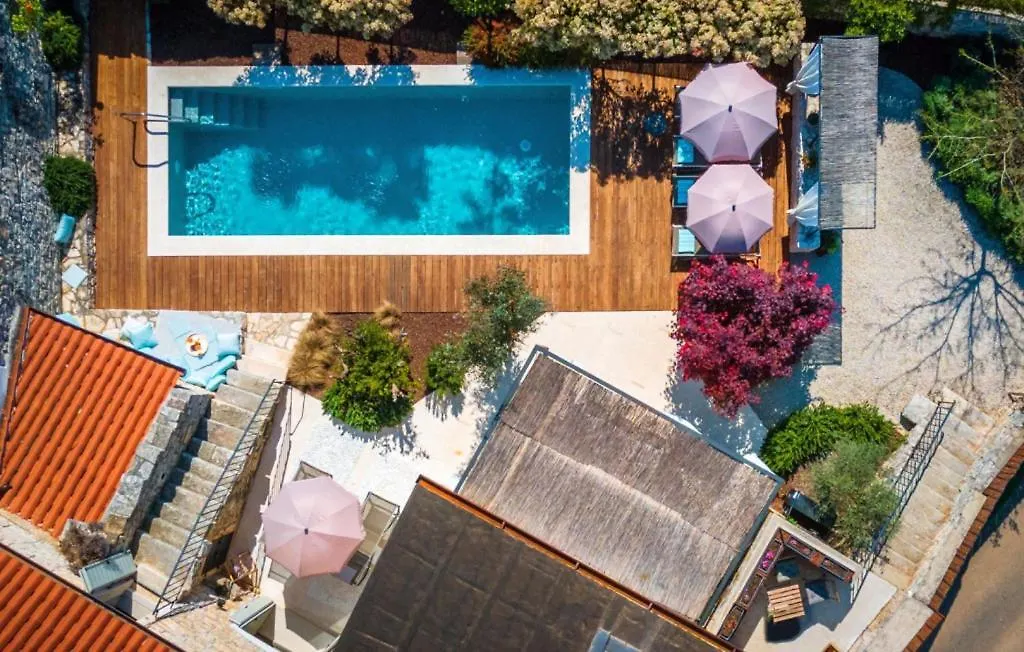 Beautiful Villa Nar With Pool In Žminj