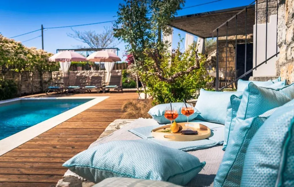 Beautiful Villa Nar With Pool In Žminj 0*,