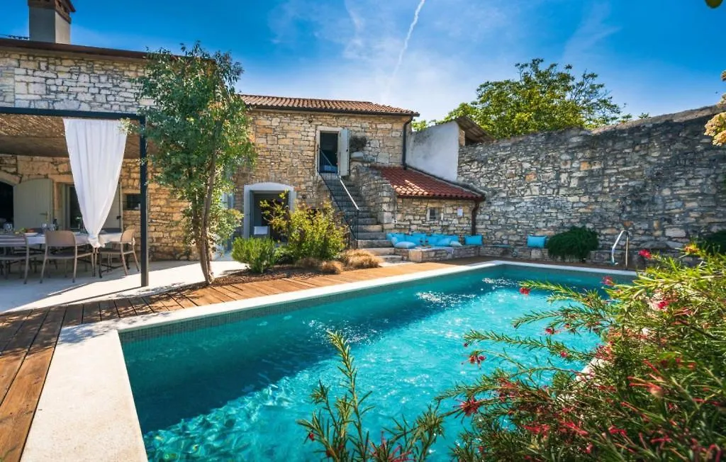 Beautiful Villa Nar With Pool In Žminj